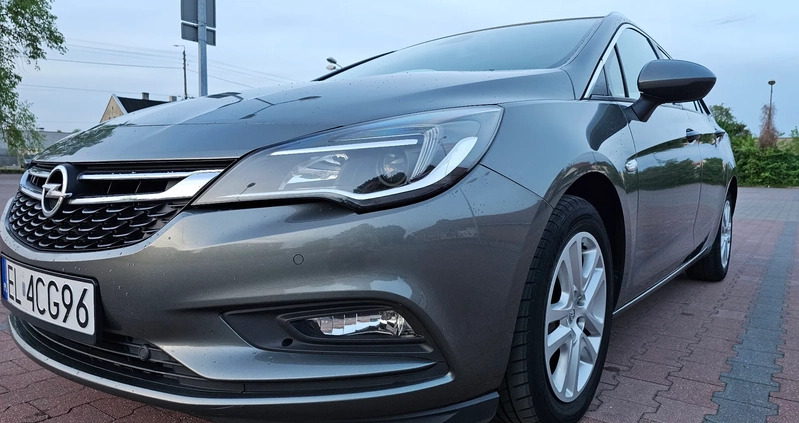 Opel Astra cena 40300 przebieg: 127089, rok produkcji 2018 z Łask małe 529